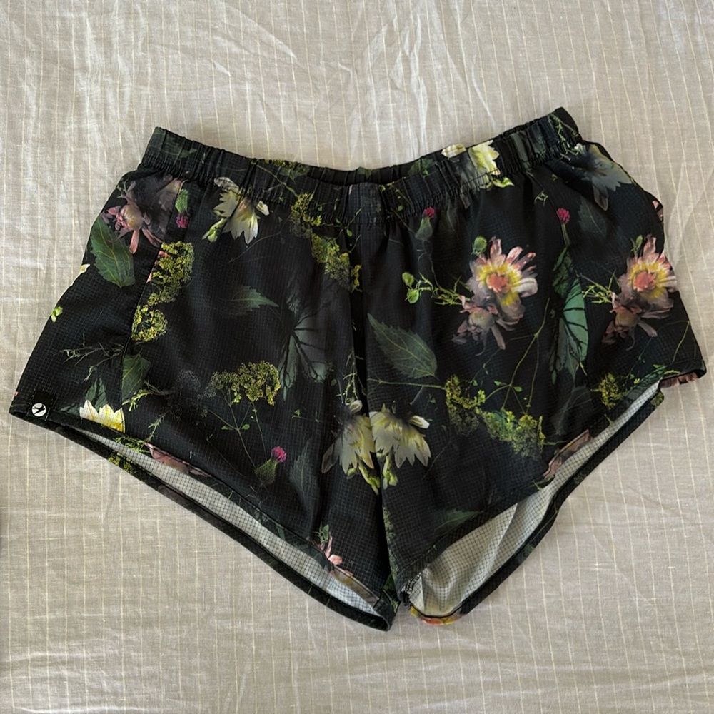 Oiselle moody floral running shorts size 8